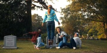 Running Up That Hill: in bilico tra vita e morte