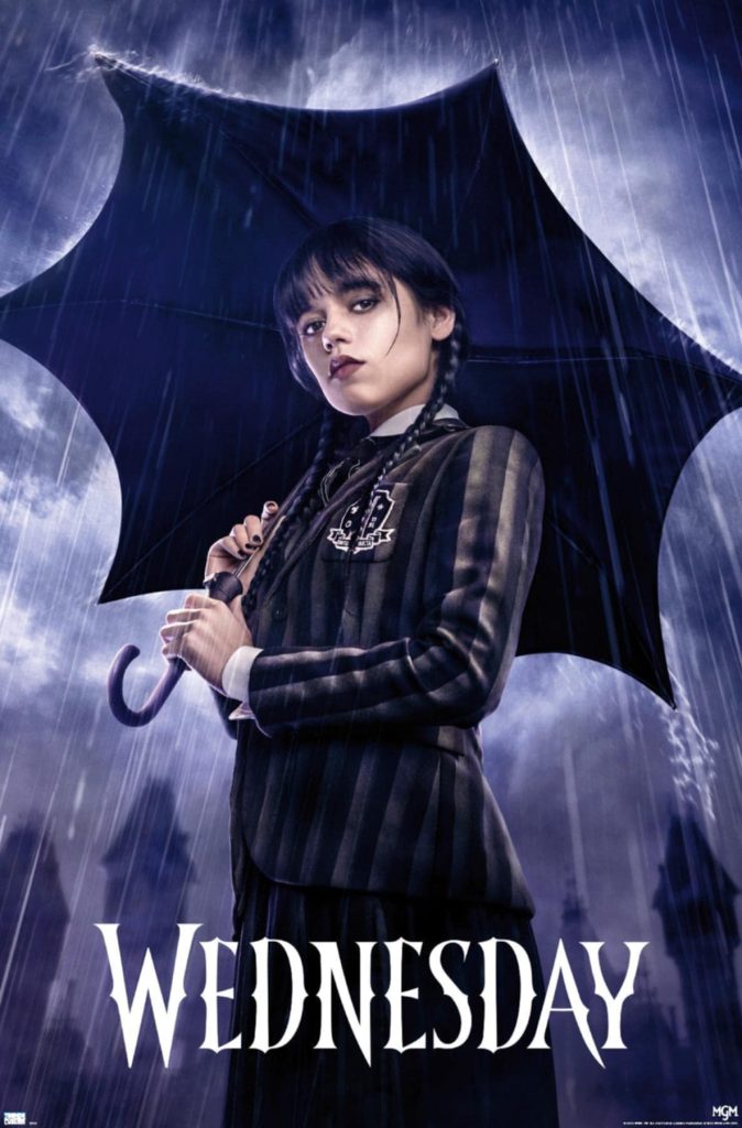 “Mercoledì” e il ritorno alle origini di Tim Burton. Divertente, cupa e sarcastica, anche se...